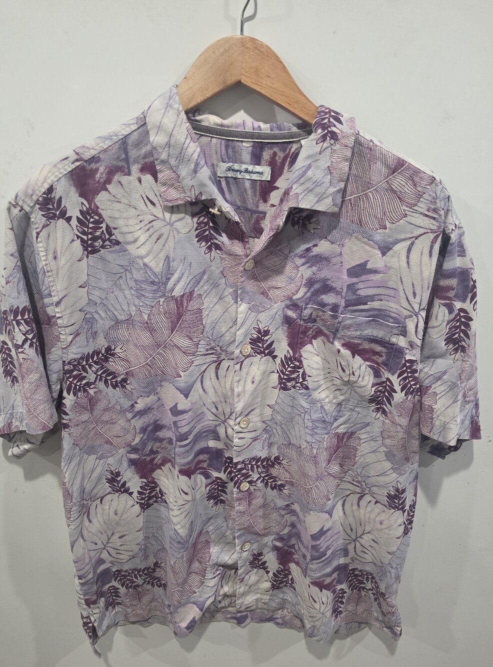Tommy Bahamas Men Button Diwn Shirt Size XL Resort Wear Tropical Casual